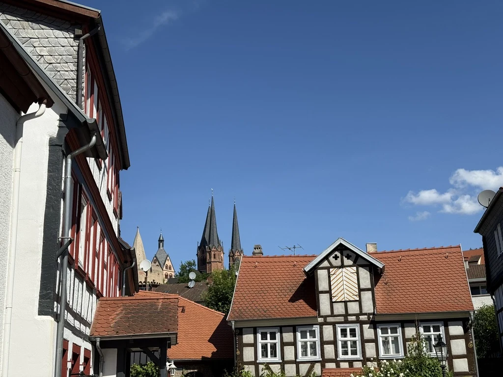 Fachwerkhäuser und Marienkirche in Gelnhausen