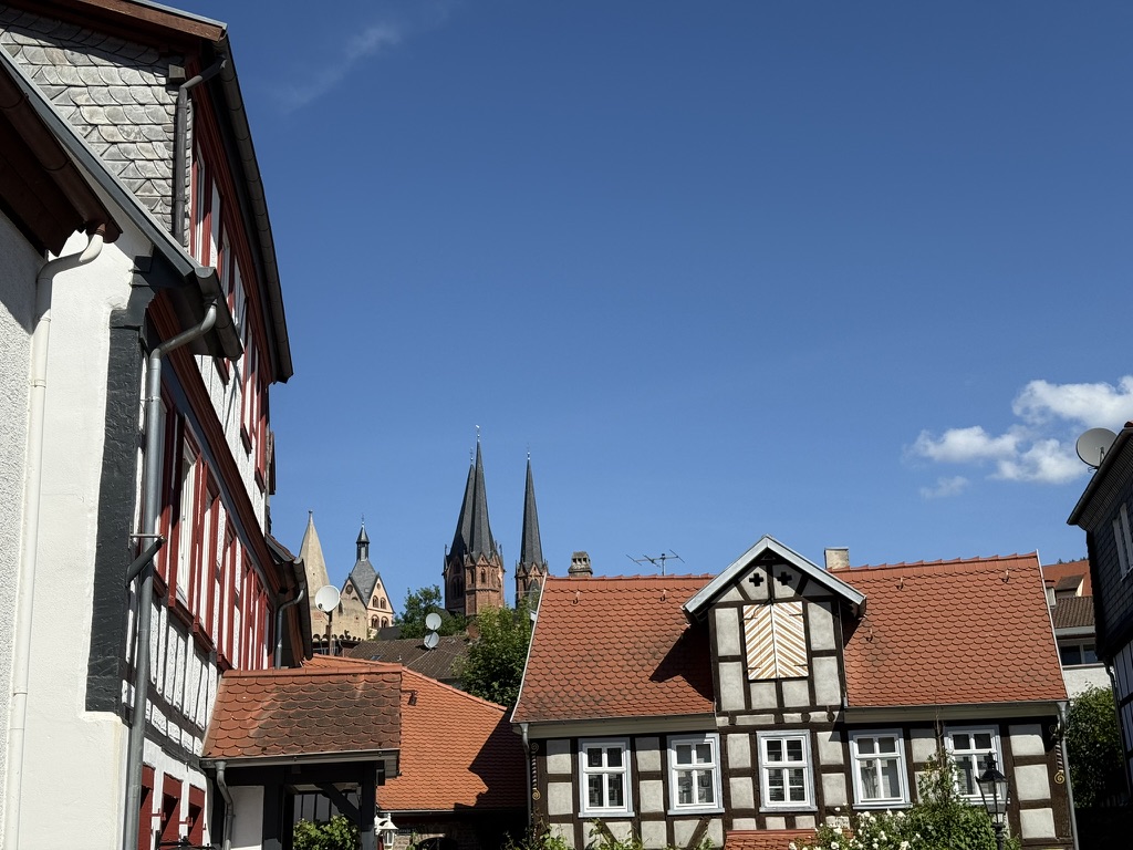 Fachwerkhäuser und Marienkirche in Gelnhausen